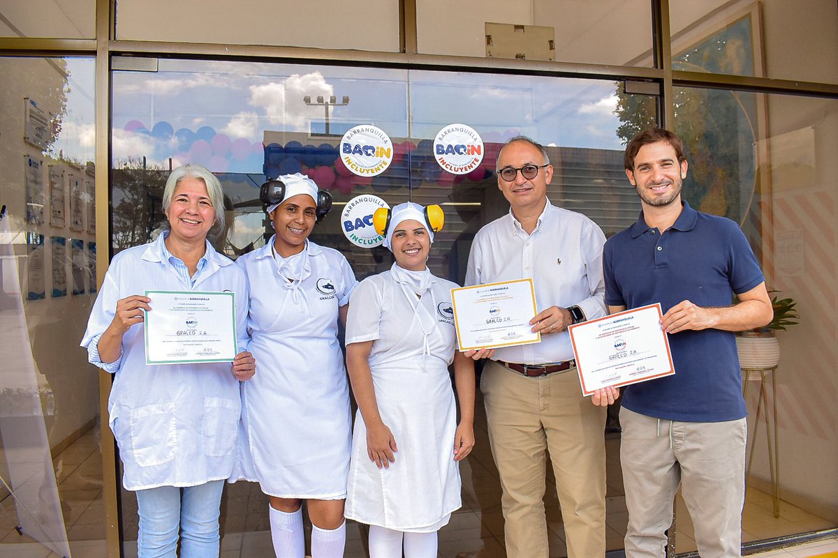 alfrecarbonell's tweet photo. Gralco S.A, empresa que ha sido una gran fuente de empleo para cientos de barranquilleros y madres cabeza de hogar, se une hoy al sello #BAQIn por la contratación de población con discapacidad, víctimas y migrantes. Así seguimos construyendo una Barranquilla incluyente. 🙌 https://t.co/UnQm07V3hA