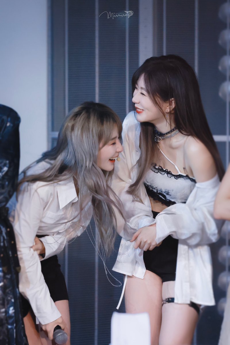 incapricible's tweet photo. I just wanna smile today https://t.co/cUHvDn3eun