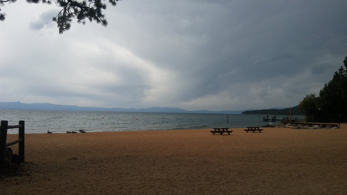 florabarral's tweet photo. #InViaggioConLaElena il #LakeTahoe non è corteggiato da cinema, letteratura e musica. Senza googlare, mi viene in mente Le cose cambiano, di David Mamet. A differenza della vicina Reno, grazie ai divorzi-lampo. Vi sfido a farmi qualche citazione 😉 https://t.co/HQQDqySR8v