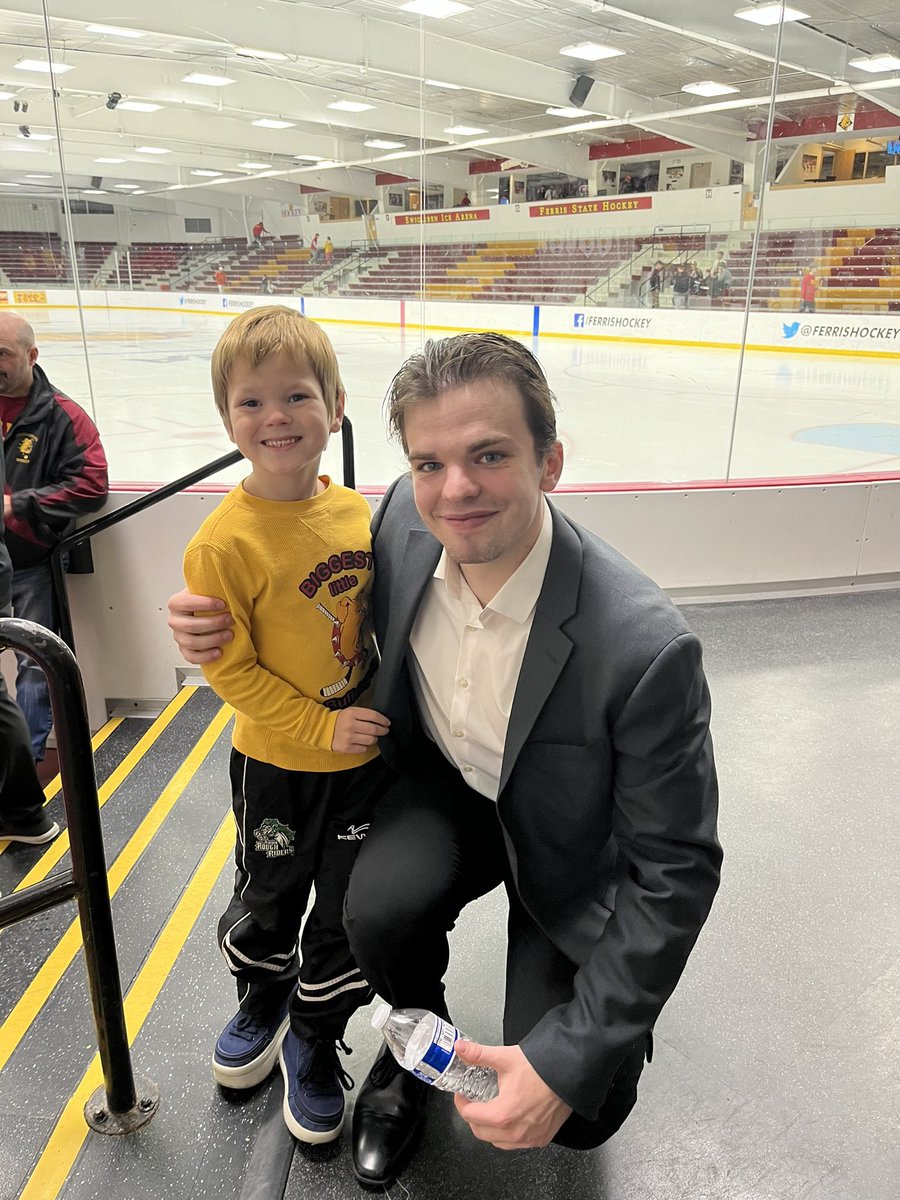 jreuter67's tweet photo. @herbst20 @RidertownUSA Got to see it in person this weekend, Travis as an awesome person https://t.co/FHCeh08ypl
