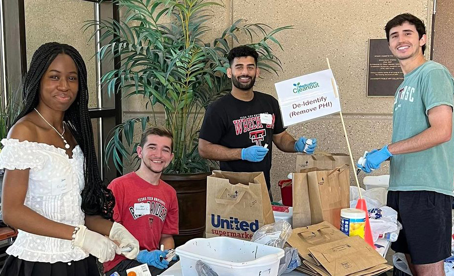 TTUHSC's tweet photo. Volunteers conducted a successful #MedicationCleanout last month in #Lubbock. 240 cars dropped off 796 pounds of unused or expired medications and 109 pounds of sharps for appropriate disposal!

Collection will continue Oct. 14 in Abilene, and Oct. 28 in Amarillo. https://t.co/Kts8clo3sm