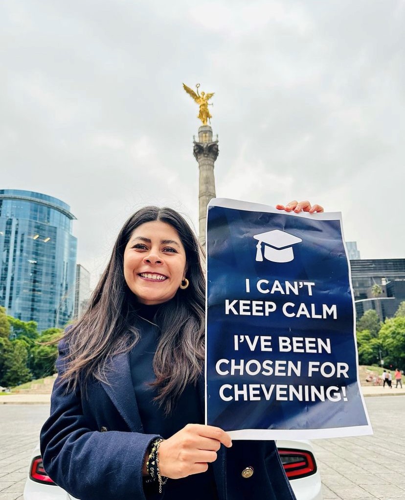 UK in Mexico🇬🇧🇲🇽 (@ukinmexico) on Twitter photo Estamos felices de anunciar que <a href="/MarianaDeLucio/">MariAnnie Hall 💚💜</a>, becaria <a href="/CheveningFCDO/">Chevening Awards🇬🇧</a>-<a href="/whtrust_ox/">Weidenfeld-Hoffmann Trust</a>, fue elegida como presidenta de <a href="/MexSoc_UK/">Society of Mexican Students in the United Kingdom</a>. Mariana representará a las y los estudiantes mexicanos en el Reino Unido.
¡Celebremos juntxs los 200 años de amistad entre nuestros países! 🇲🇽🇬🇧 #UKMX Estamos felices de anunciar que <a href="/MarianaDeLucio/">MariAnnie Hall 💚💜</a>, becaria <a href="/CheveningFCDO/">Chevening Awards🇬🇧</a>-<a href="/whtrust_ox/">Weidenfeld-Hoffmann Trust</a>, fue elegida como presidenta de <a href="/MexSoc_UK/">Society of Mexican Students in the United Kingdom</a>. Mariana representará a las y los estudiantes mexicanos en el Reino Unido.
¡Celebremos juntxs los 200 años de amistad entre nuestros países! 🇲🇽🇬🇧 #UKMX