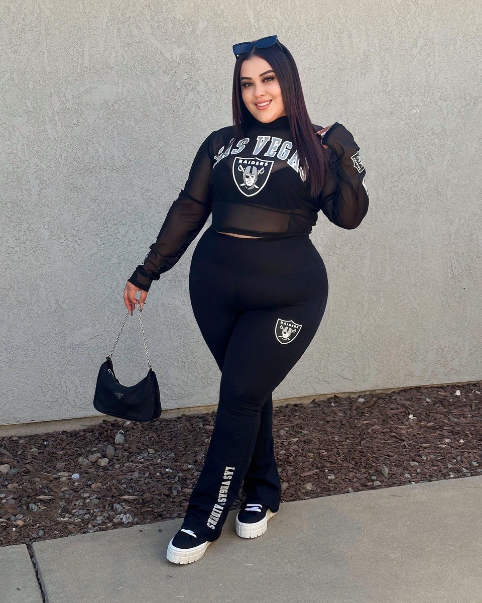 _raquel11_'s tweet photo. Game day 🖤 @FashionNova https://t.co/cxG1gf9Syx