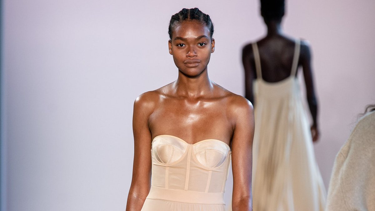 pursesuitz's tweet photo. This is so true. Thank you vogue for shedding light on this. Before balking at apparel price, think about what actually goes into making that garment. pursesuitz #pocketwear is not just a #tank top with #pockets. It's a unique design that includes high quality fabric, talente ... https://t.co/Zk3sE4ymU2