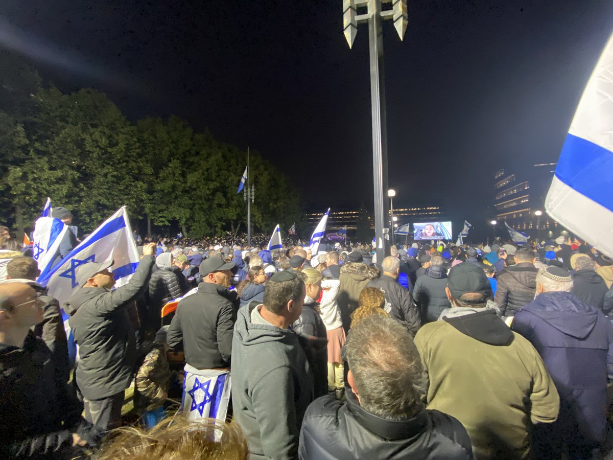 brianlilley's tweet photo. Massive crowd at Mel Lastman Square in north Toronto in support of Israel. No calls for destroying another country or people or driving them out of the region unlike the March downtown this afternoon in “support of Palestinians.” https://t.co/KeGQBWkTdJ