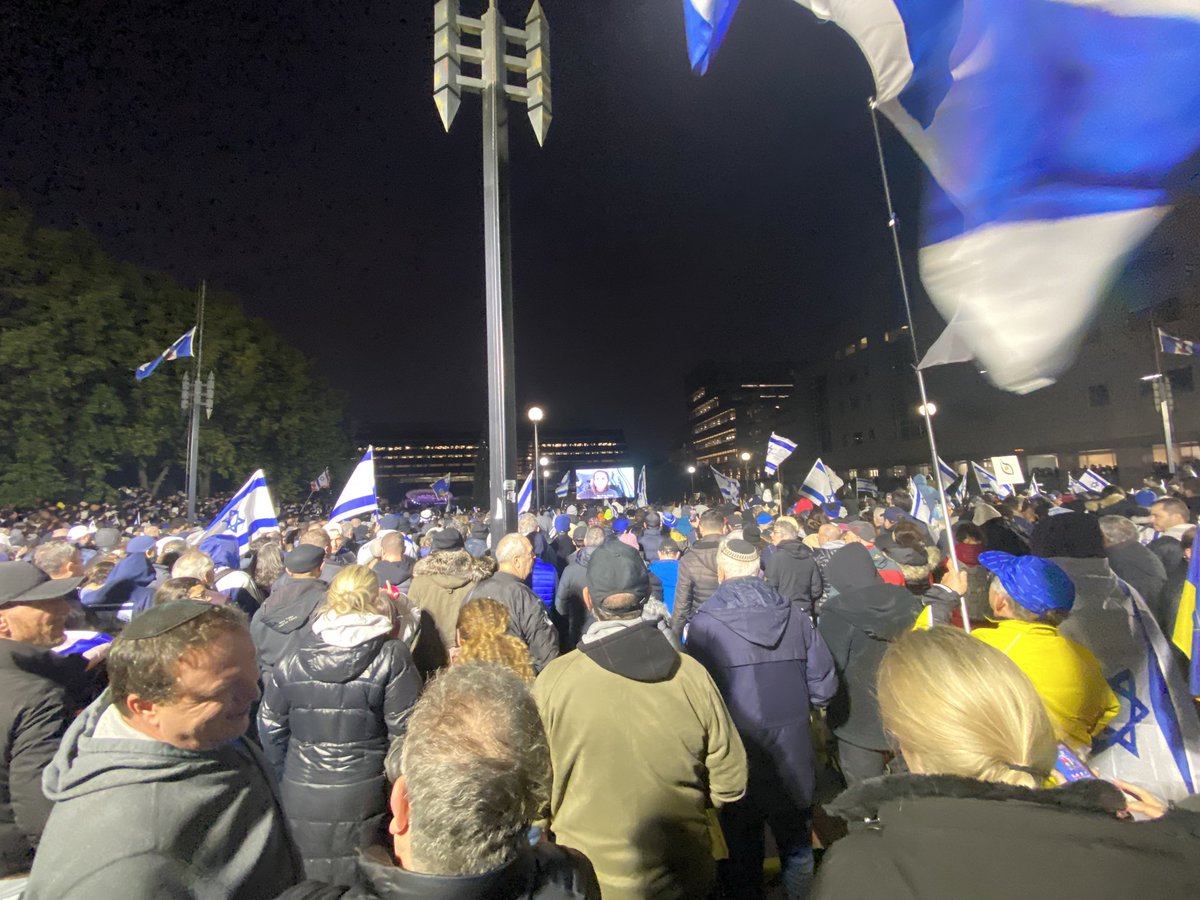 brianlilley's tweet photo. Massive crowd at Mel Lastman Square in north Toronto in support of Israel. No calls for destroying another country or people or driving them out of the region unlike the March downtown this afternoon in “support of Palestinians.” https://t.co/KeGQBWkTdJ