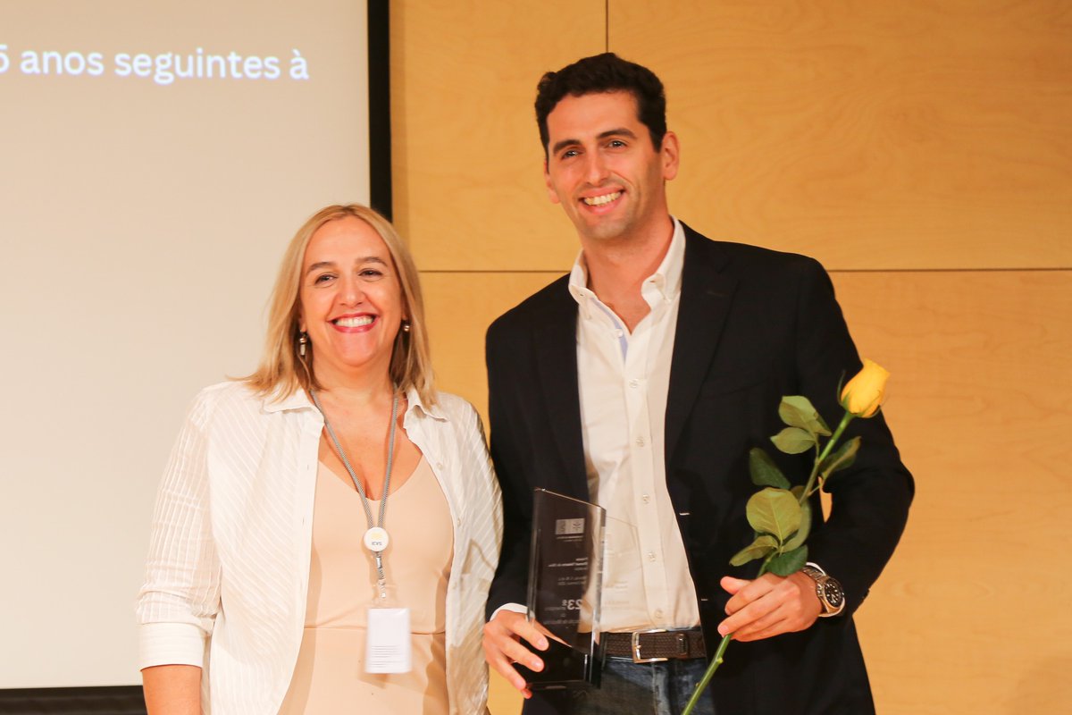 amirandaNR's tweet photo. What a better 5-year comeback to Graduation Day at
@Med_UMinho than to be awarded for the most-cited paper in the last 5 years?  Ex aequo award with @TorcatoMeira for the wild ride from @Columbia and @icvs_uminho wetlabs to @SNS_Portugal neuroradiology reporting rooms. https://t.co/QQHhWxI9jw