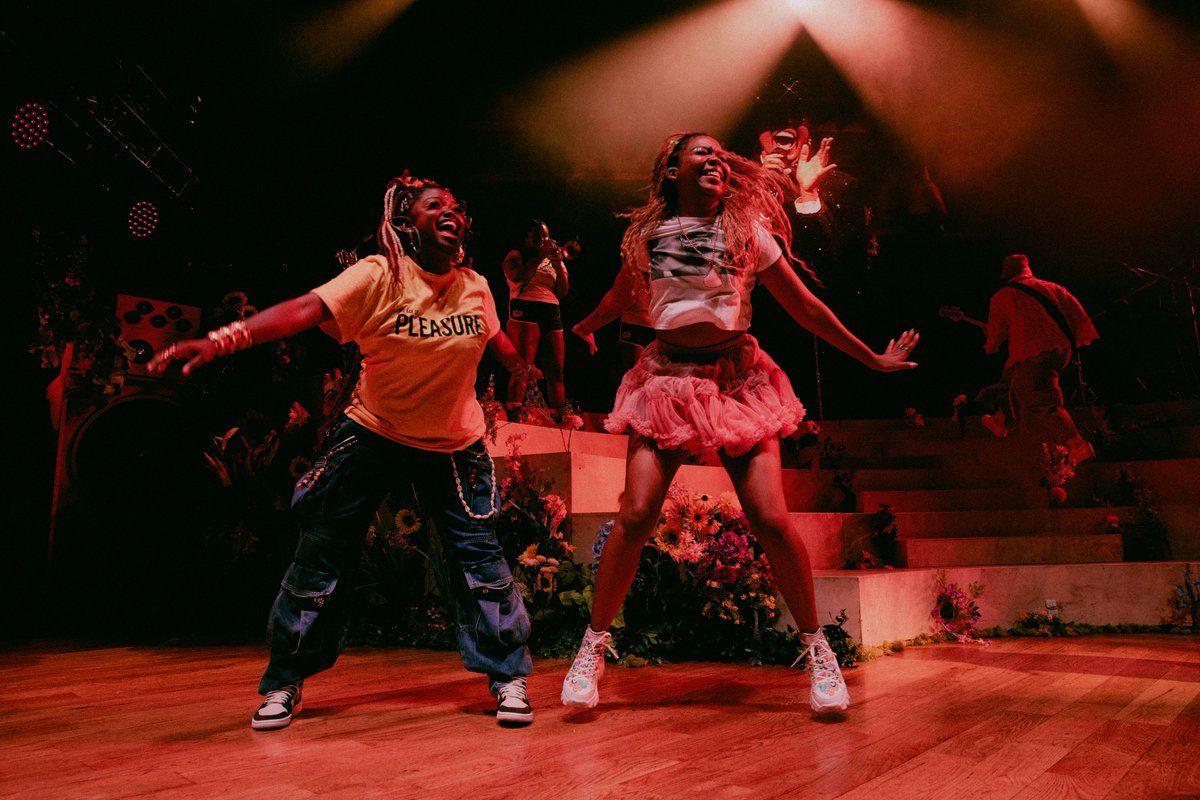 wondaland's tweet photo. #TheAgeOfPleasureTour X NOLA 

📸: @FINESSABUXTABLE https://t.co/YOkcTtiCWy