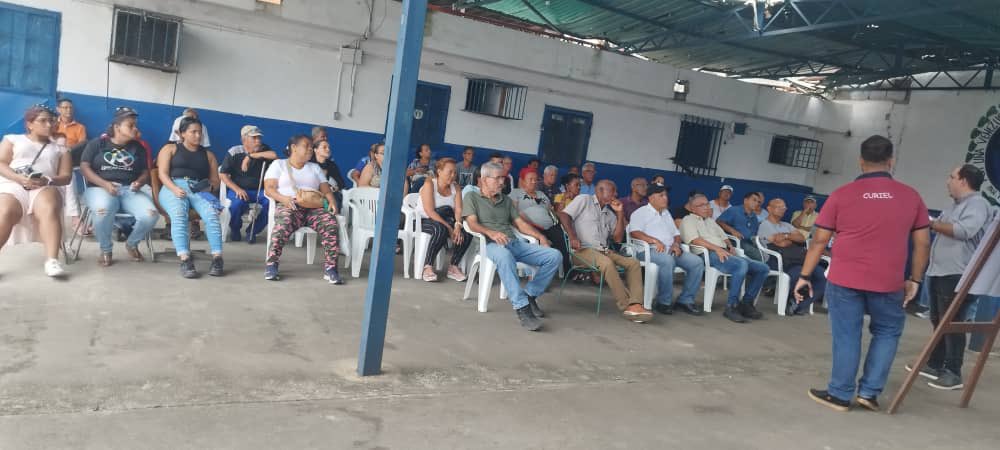 Continuamos participando en las jornadas de formación de miembros de mesa para capacitar a las personas encargadas de dirigir el proceso y orientar al ciudadano para que ejerza su voluntad libremente y de forma organizada. 

Defendamos y fortalezcamos las primarias.