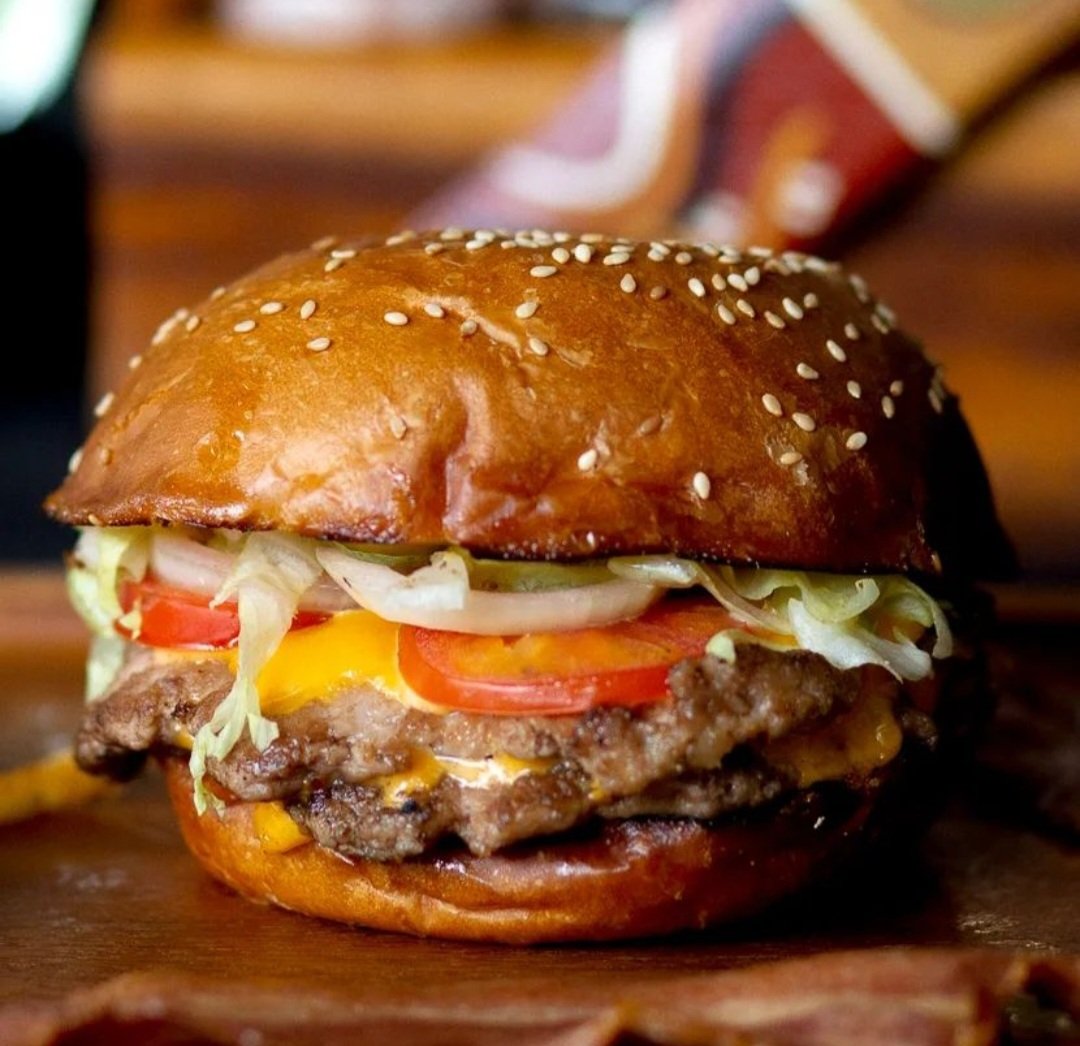 TheShackAsia's tweet photo. The Shack Bangkok and The Shack Pattaya... Smashing Premium Australian Beef Smash Burgers and flame grilling  Premium Australian Jack's Creek Pure Black Angus MBS3 and Pureblood Wagyu Steaks since 2021. Come give us a try ❤️🍔🍻🙏
#Bangkok #Trending #Pattaya https://t.co/wRN0JVUHZE