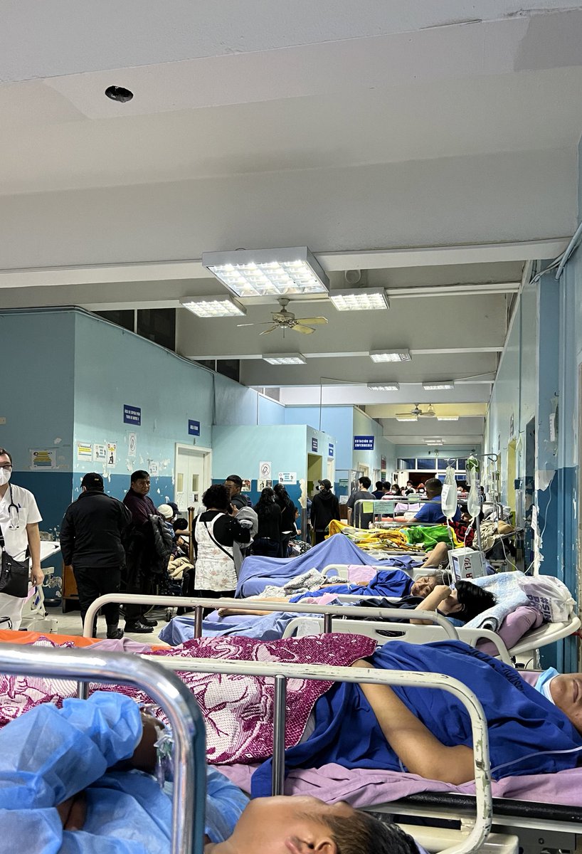 Astridalicia_'s tweet photo. Por las emergencias colapsadas, sin abastecimiento, ni personal suficiente, esto NO es salud digna. #EstoEsBloqueo https://t.co/RMR924Xe3n