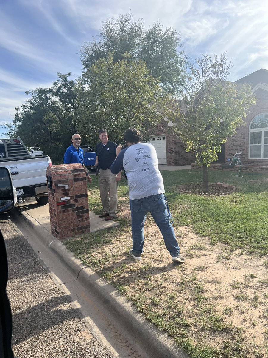 VP1TrueAnderson's tweet photo. Tonight, our OC Team hit the streets for #EducationalNationalNightOut. Welcoming back students who are rejoining us for the Fall 2 Term. Excitement & education await these students! #OCAllIN #Fall2Term #StudentSuccess https://t.co/KPMr30ksiM