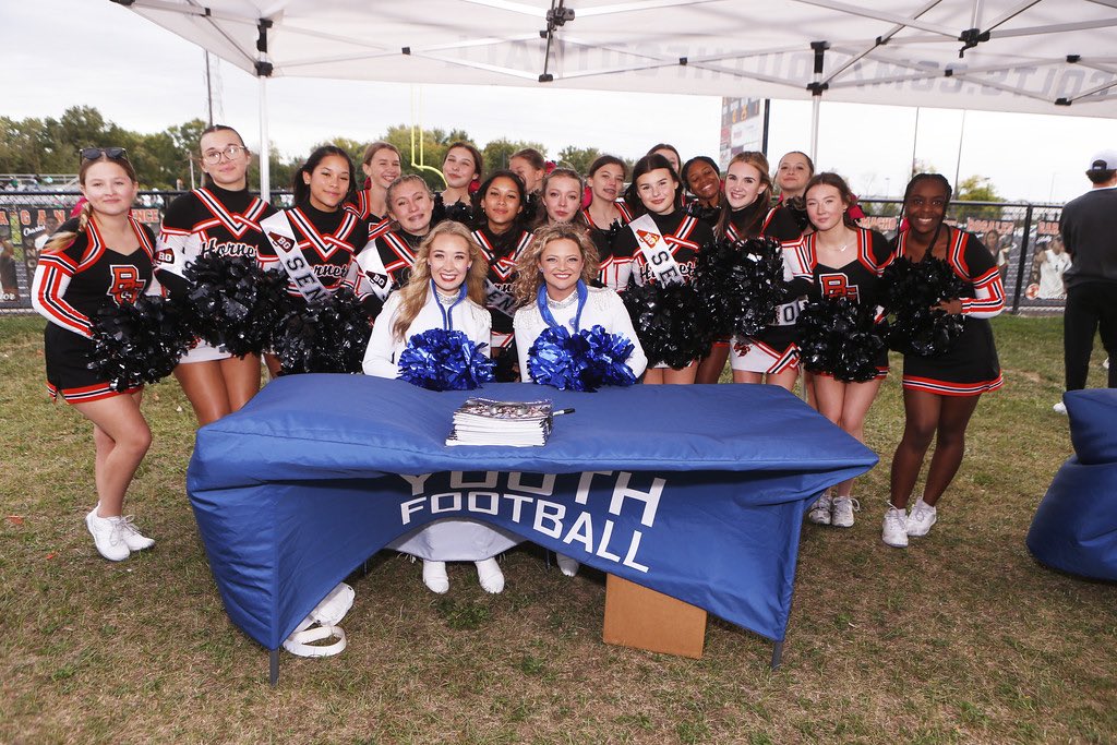TheHiveBGHS's tweet image. Thank you, @coltscommunity , for bringing your Friday Night Football Tour to Beech Grove HS &amp;amp; donating a $1,000 to the athletic department! #coltscommunity #fortheshoe🔵⚪️ @ColtsCheer @Colts