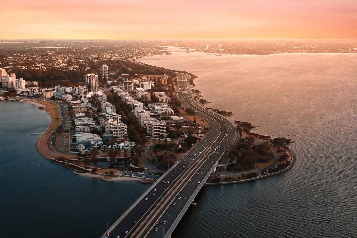 VistaPower's tweet photo. Fancy an extra $50k + revenue for your WA business each year? 

With rapid DC EV chargers, that’s a possibility. Read how to apply for WA's Charge Up grants, offering funding for around 50% off hardware and install costs.

https://t.co/ZvsSO4ra0F https://t.co/ZFtJbrTAZu