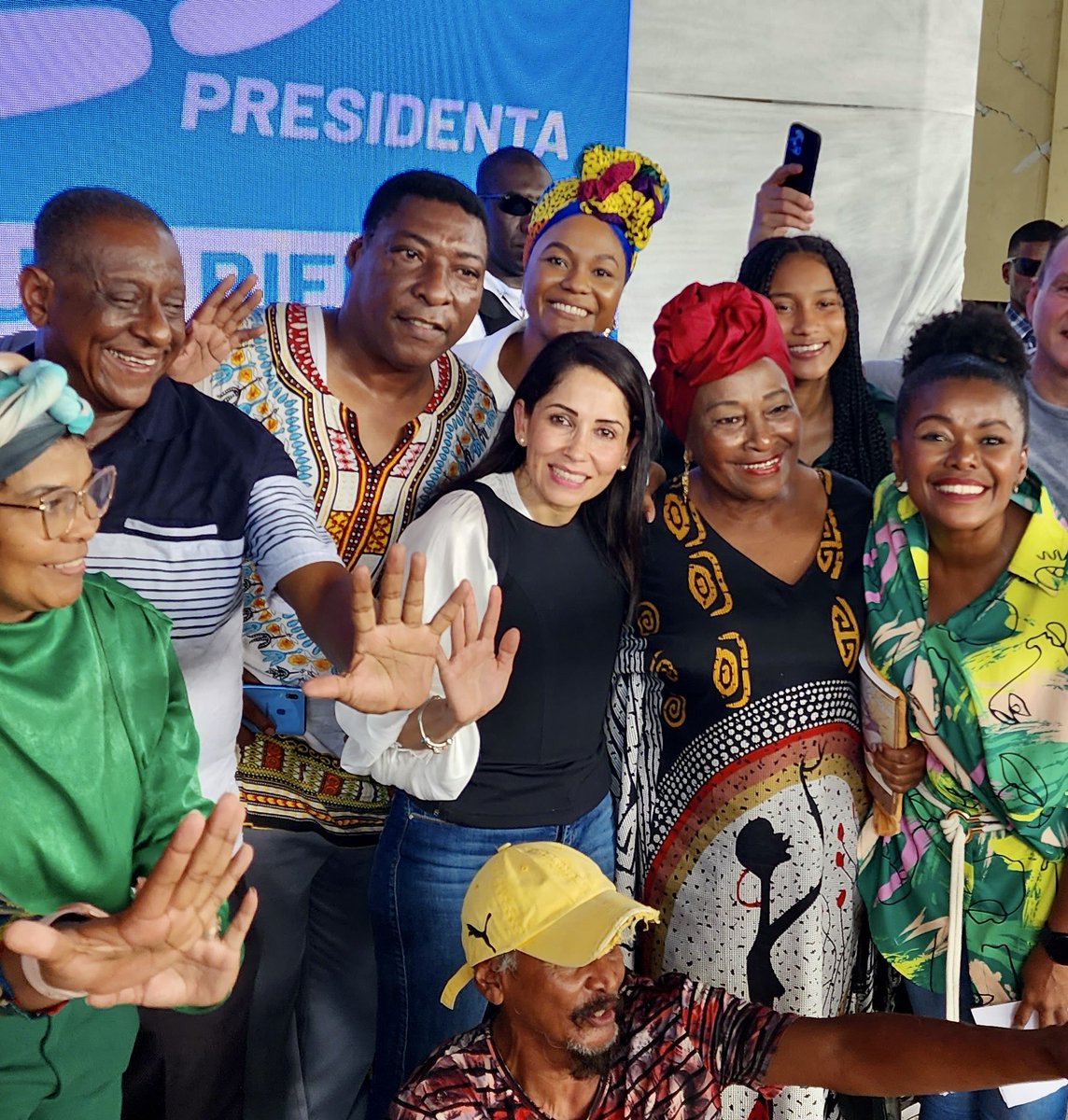 No hay territorio afrodescendiente que no haya transformado su vida con la Revolución Ciudadana. 
¡Estamos a una semana de superar el miedo y el abandono! 
Este 15 de octubre #EcuadorVencerá💪🏼🗳️

#PorElBienDeTodos
#LuisaPresidenta🇪🇨