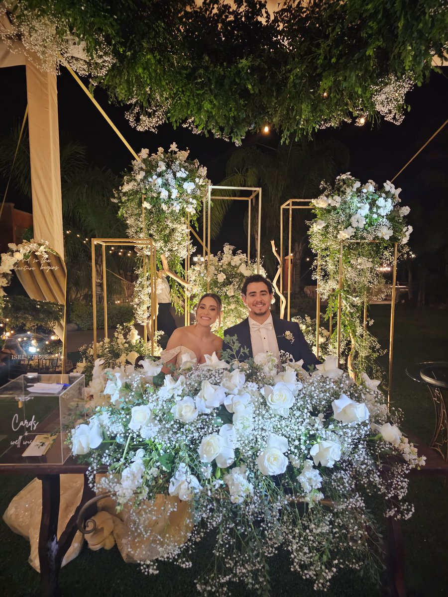 isel_lop's tweet photo. Update: we got married https://t.co/ERBNR6EISw