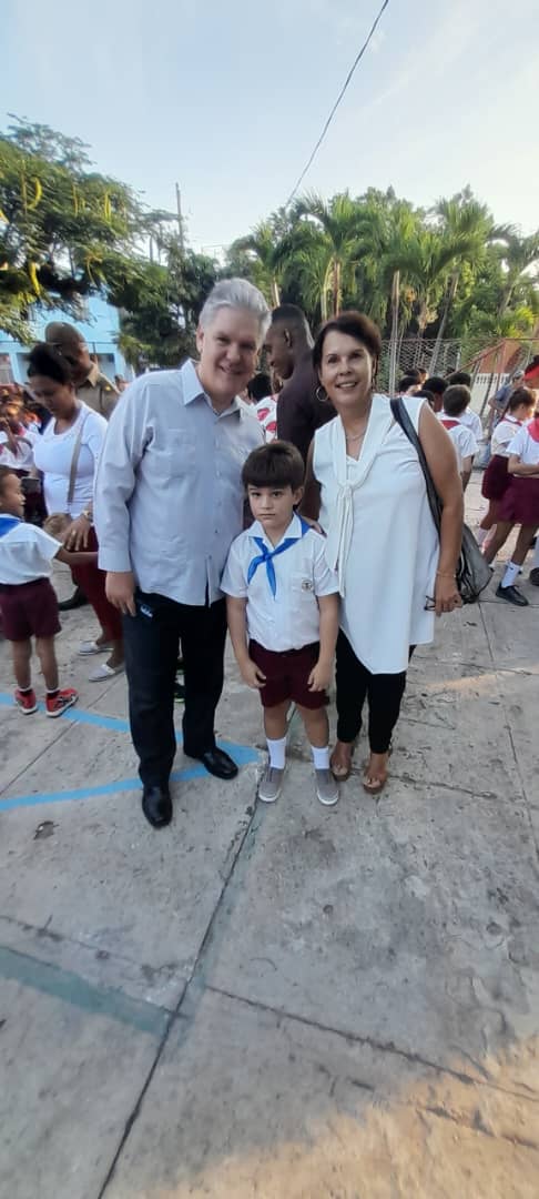 Día inolvidable para toda la familia. Nuestro querido nieto ya es pionero. Estamos y  siempre estaremos muy  orgullosos de él. 
#VivaCuba