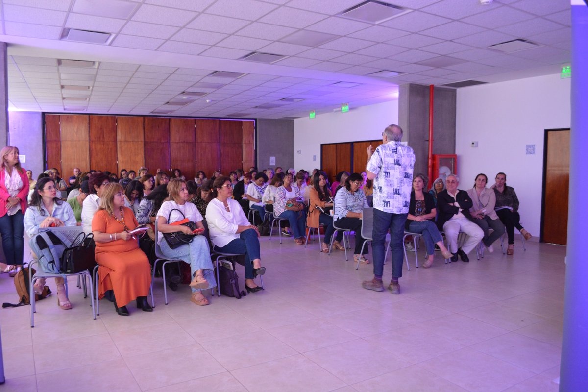 EducacionJujuy's tweet photo. #PROMACE #RutasdeFormación #Alfabetización
Llevamos a cabo un enriquecedor conversatorio sobre alfabetización, dirigido a supervisores de Nivel Inicial y Primario. El mismo estuvo liderado por el especialista en el campo, Fernando Avendaño.
🔗https://t.co/EmY8BQdPfn https://t.co/yRUNQXFUQW