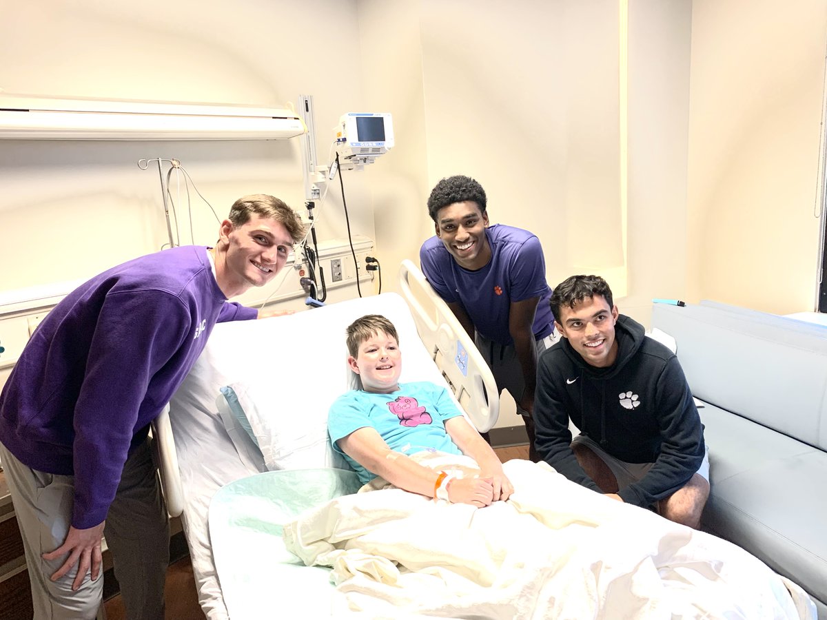 Can't say enough about the @ClemsonTigers @ClemsonMSoccer team and the way they cheered everyone up at @theprismahealth tonight. So appreciative of the time the @ClemsonUniv student-athletes give - Like we say at @ValiantPlayer -'athletes at their best' Such great ambassadors!