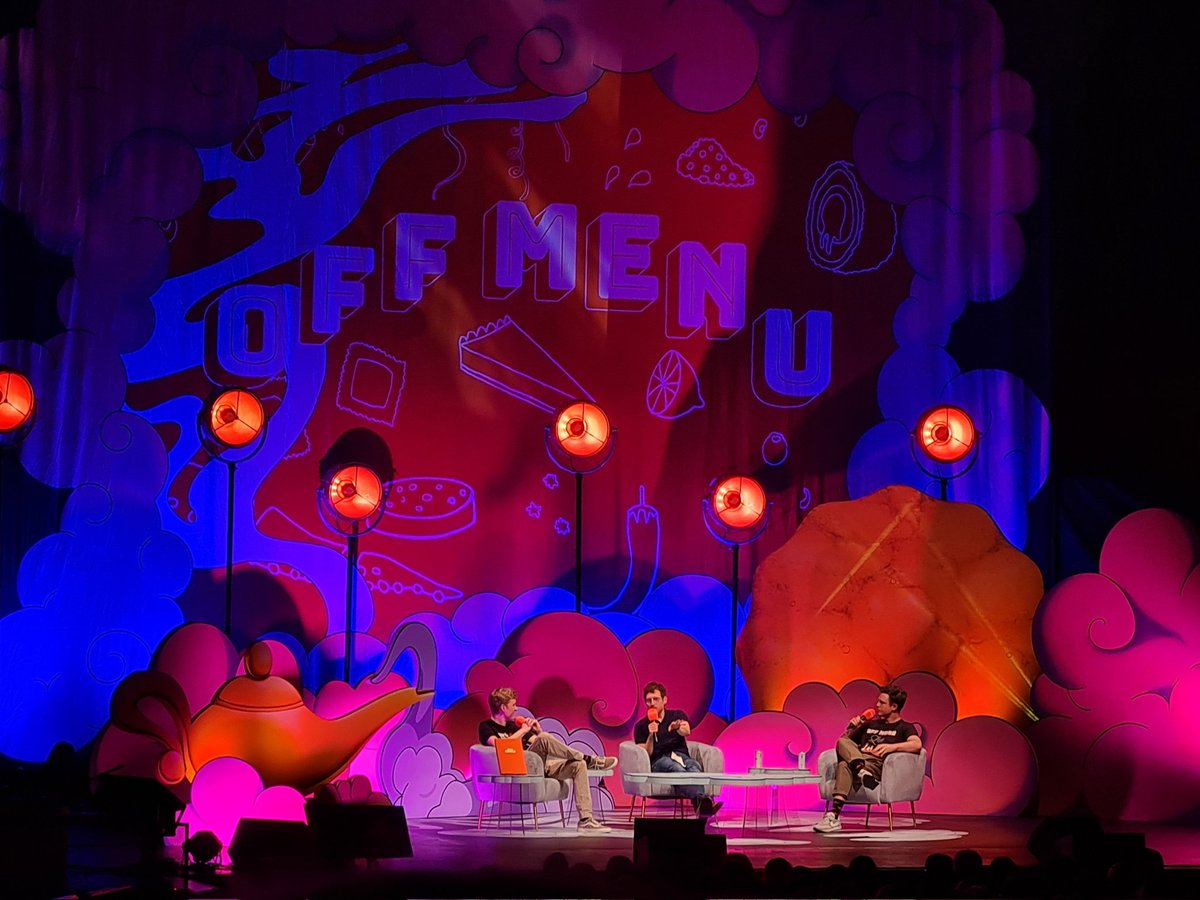 Deborah_Deborah's tweet photo. Absolutely loved being back in the Dream Restaurant tonight! From wet meat to audaciously crusty baguettes, it was a joy from start to finish.
I'm so excited to hear everyone's reactions to @elisjames' menu - rather unhinged in places, but all the better for it!
#OffMenuLive https://t.co/EwT6cDHeYQ