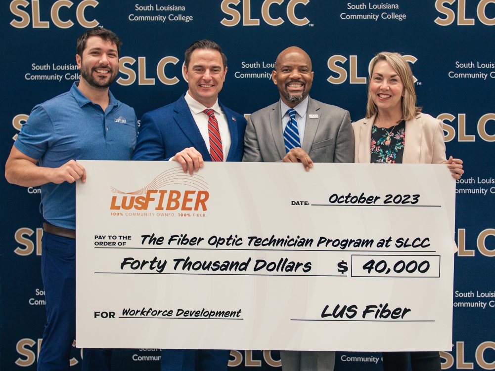 solaccofficial's tweet photo. Thank you, LUS Fiber, for investing $40,000 in SLCC's Fiber Optic Technician Program! This generous donation will directly support #SLCCCrowley's 20-week program. The next class starts on October 23, 2023. Learn more 👉https://t.co/5GkVe6qSeA
#GiveSLCC #CommunityIsInOurName https://t.co/ZYKXjsnHSn