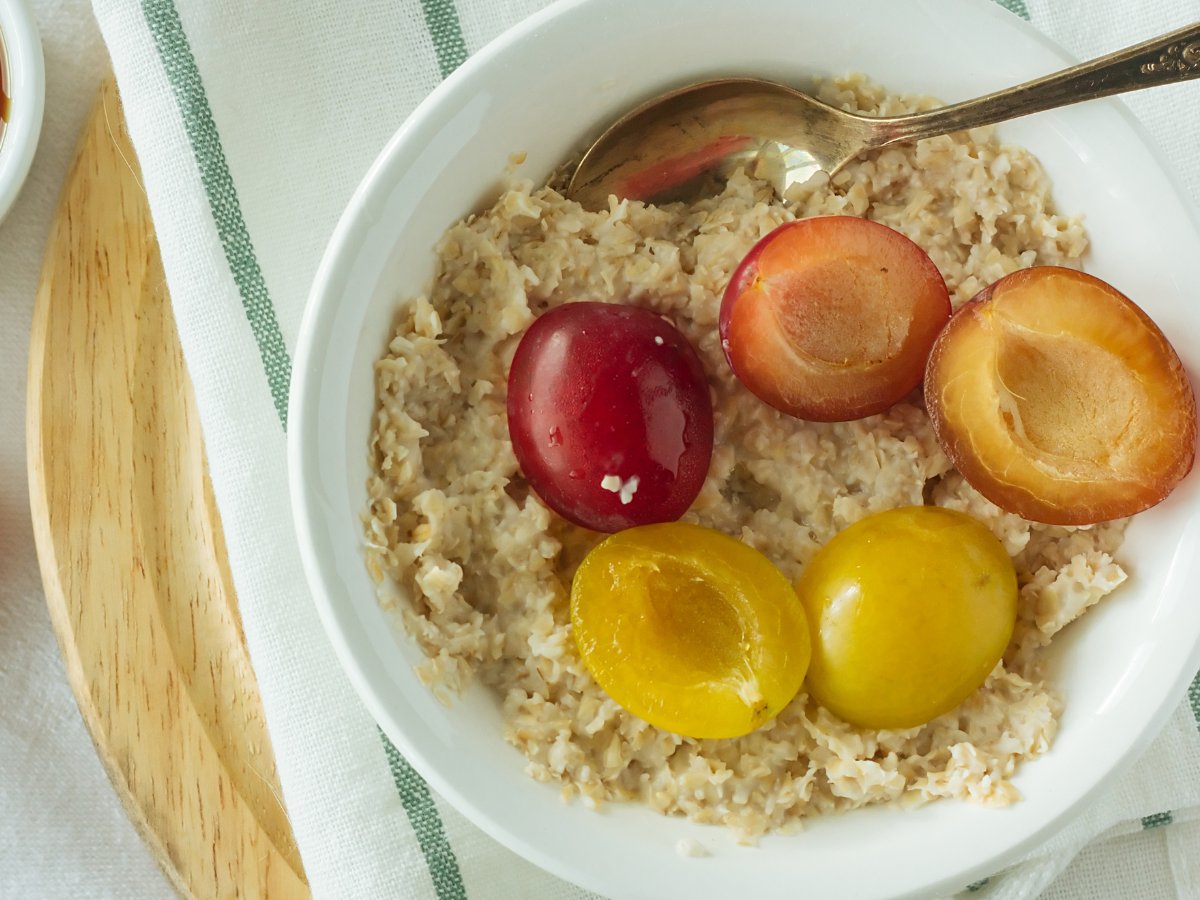 NationalCACFP's tweet photo. Snack Attack! Try out these #CACFPCreditable snack combinations when you're planning your next grocery trip.
Cornbread and fruit salad
Mozzarella and zucchini
Oatmeal and plums
Celery and nectarines
Shredded chicken and cranberries https://t.co/3qKqDBBw4P