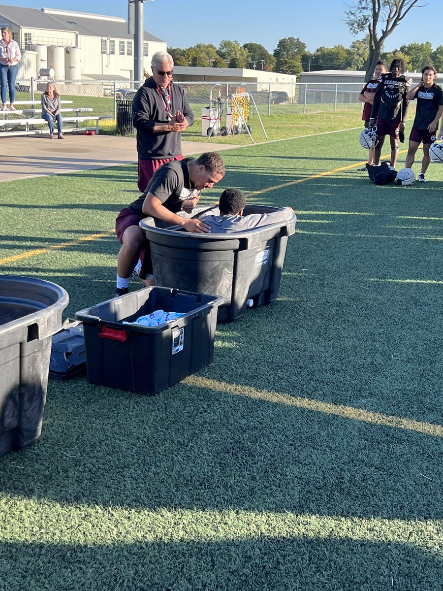 Evangel_FB's tweet image. Today was really special for our team. Today 43 members of our team chose to take their faith public by being baptized. We are so proud of these men!