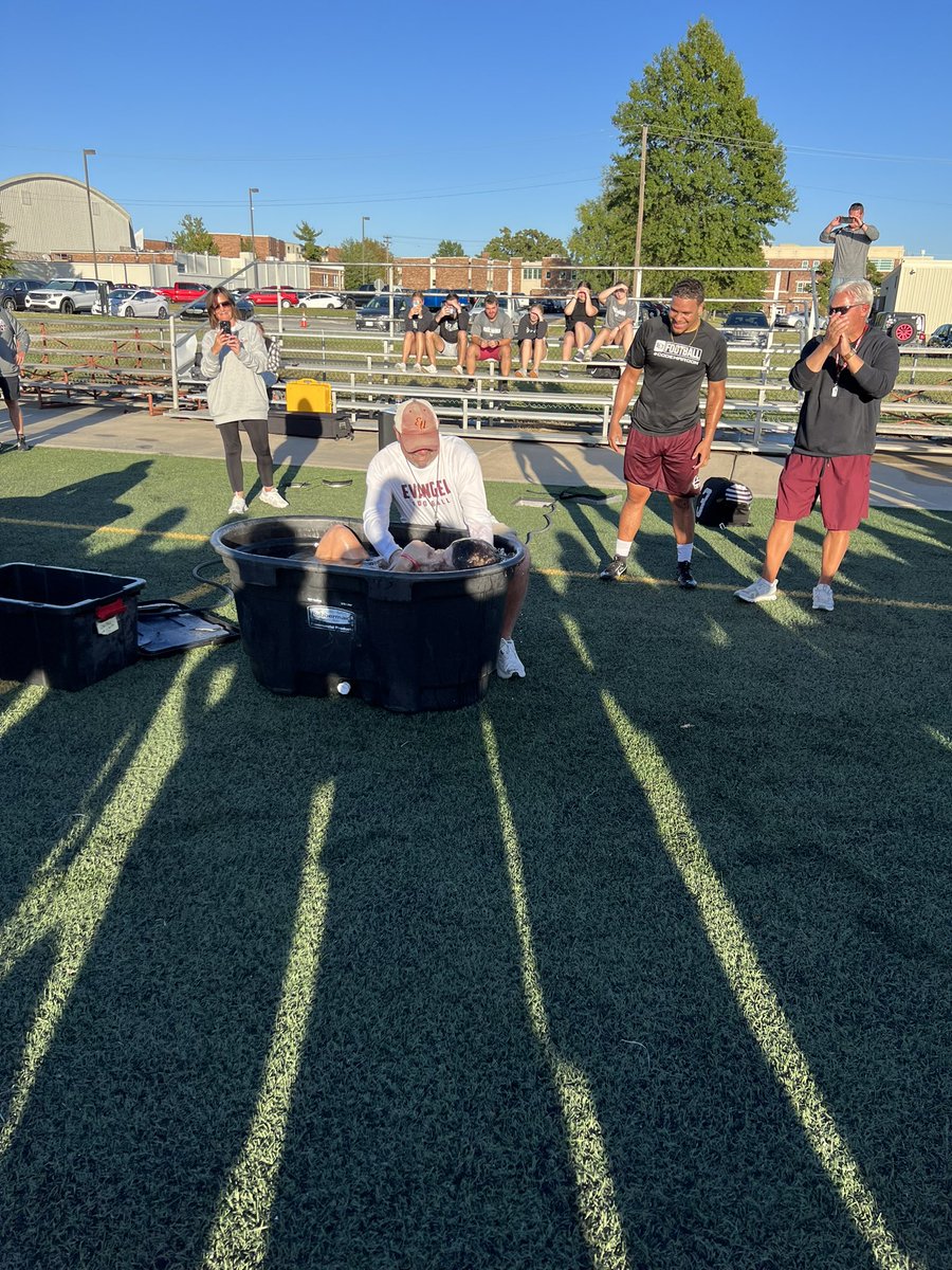 Evangel_FB's tweet image. Today was really special for our team. Today 43 members of our team chose to take their faith public by being baptized. We are so proud of these men!