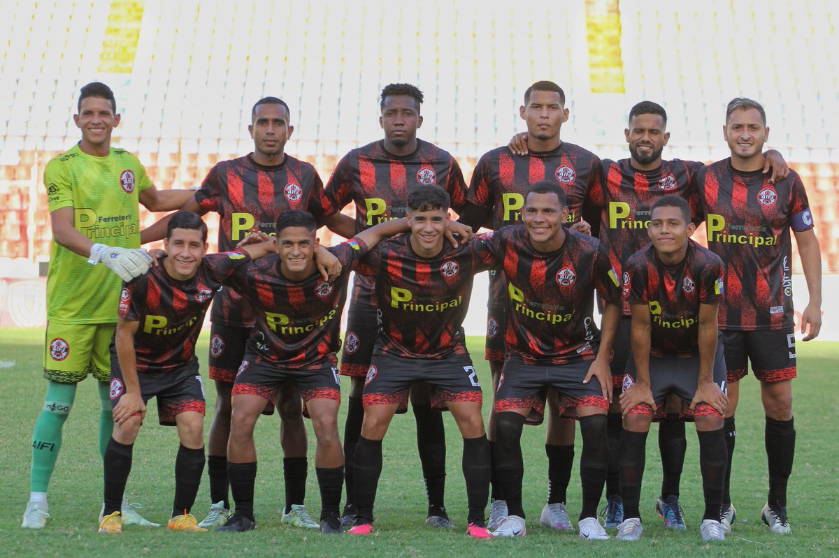 No hay razones para rendirse. 😡⚔

Una oportunidad más para seguir escribiendo nuestra propia historia. ¡VAMOS! ❤🖤

#YoSoyAIFI 
#LigaFUTVE