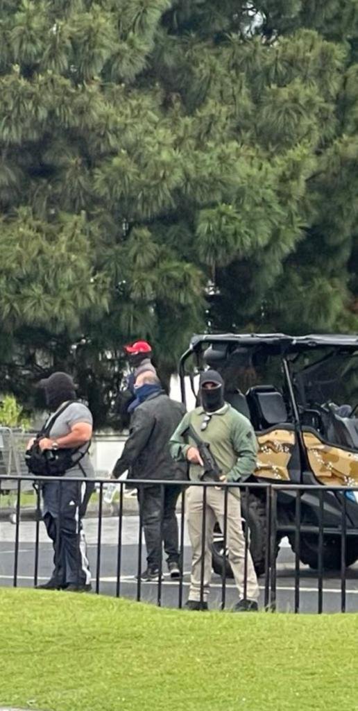 Factor4_GT's tweet photo. #ParoNacionalIndefinindo | Mientras que en otros puntos de #Guatemala las manifestaciones han sido una fiesta con bailes y música, en #Cayala personas armadas, amenazaron a la ciudadanía que manifestaba pacíficamente ostentando armas de grueso calibre. https://t.co/jV3Wsop1yy