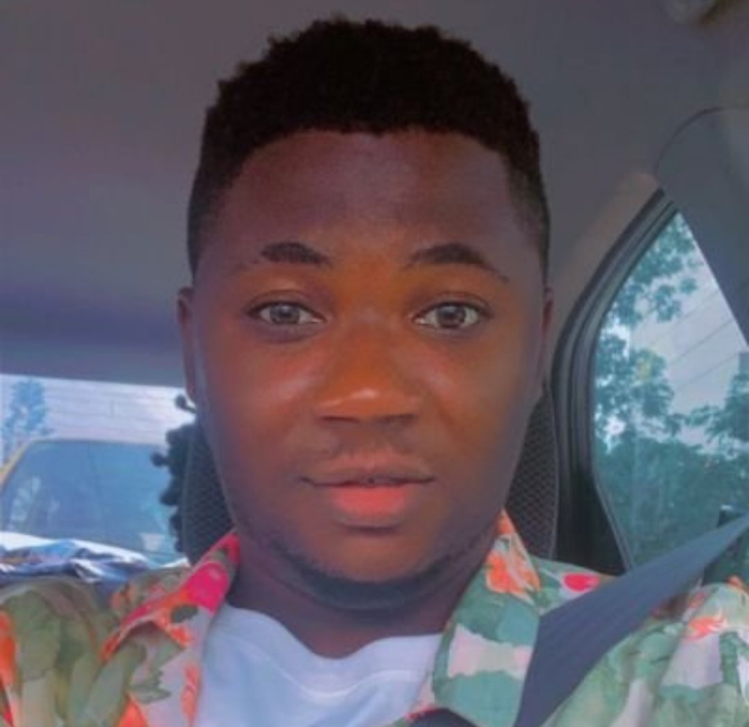 BBuig46464's tweet photo. @OlawaleNedved09 @ArewaaConnect If you are white and you see this nigga in street go away because he loves your ass and your feet https://t.co/vE3X2L8j3v
