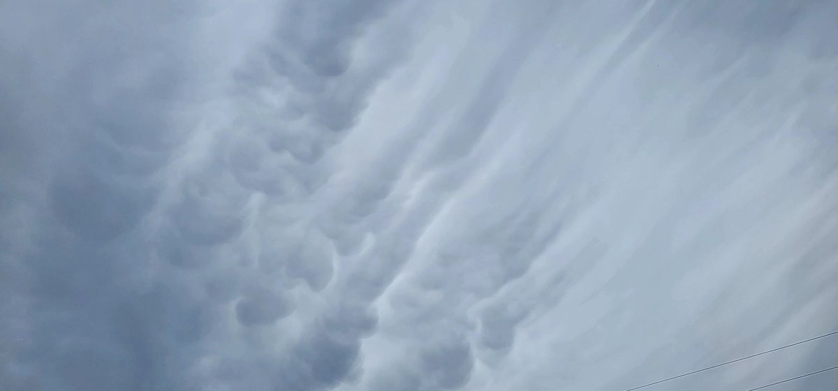 andyjump1118's tweet photo. Stepped outside of the casa to #capture #mammatus #clouds streaming overhead this afternoon. @NWSHanford @CloudAppSoc @ThePhotoHour @cloudymamma @niknakaroni @RobMayeda @StormHour #StormHour #mammatusclouds #cloudspotting #cloudspotter https://t.co/GSlcqIqxcB