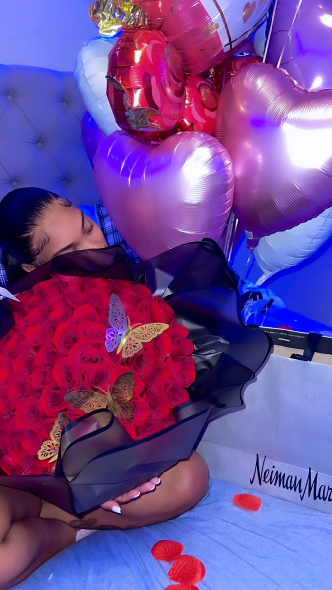 LYNDEJABRESHAE's tweet photo. My love language > ❤️🥰🌹 https://t.co/Wy1VAKyTNB