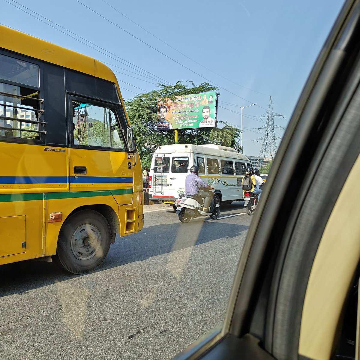 ASHSRI17's tweet photo. @noidatraffic  We request your personal intervention in resolving this problem. Private vehicles picking up daily commuters on the Noida greater Noida expressway in front of sector 135 resulting in traffic jam every day https://t.co/NwlSDjs0jX