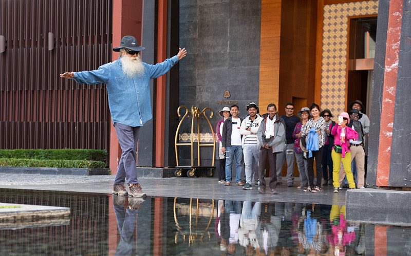 SadhguruJV's tweet photo. Balance, above all, Balance in Life. If you are mentally, physically, and emotionally balanced, you can do everything to the best of your ability. #WorldMentalHealthDay #SadhguruQuotes https://t.co/5KR7ioE7Ye