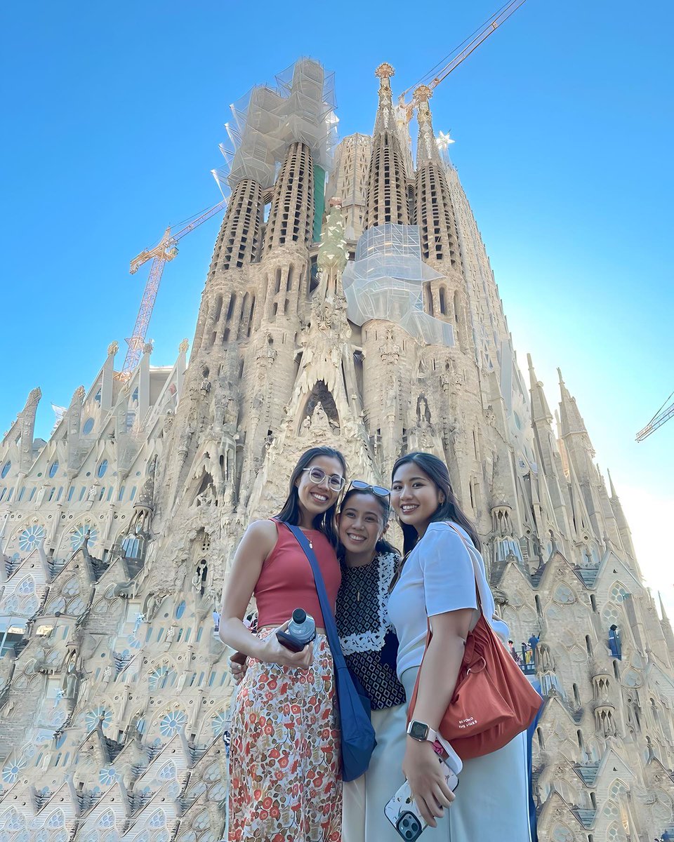 THE ROBREDOS’ TRIP TO PORTUGAL AND SPAIN

Former vice president Leni Robredo shared photos of her family's trip to Portugal and Spain on Monday.

Robredo shared that they all felt it was an opportune time to visit because none of them had ever been to Portugal, while only her