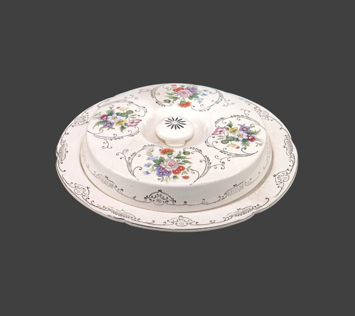 G97816960Girl's tweet photo. Antique Nippon Dresdena Ware covered, divided serving platter | dish. Florals and filigree. Made in Japan https://t.co/PiIooT7nIT via @Etsy #BuyfromGroovy #antiqueshop #tableware #antiquetableware #Nippon #handpaintedNippon #antiqueNippon #DresdenaWare #flowersfiligree #EtsySellers