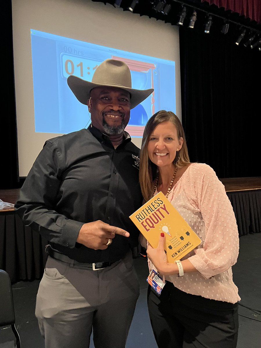 Jackiereid82's tweet image. Just a normal day at work. Hanging out with Ken Williams. 🤠💙🧡

#ruthlessequity #plcsdoneright #startwiththecrown