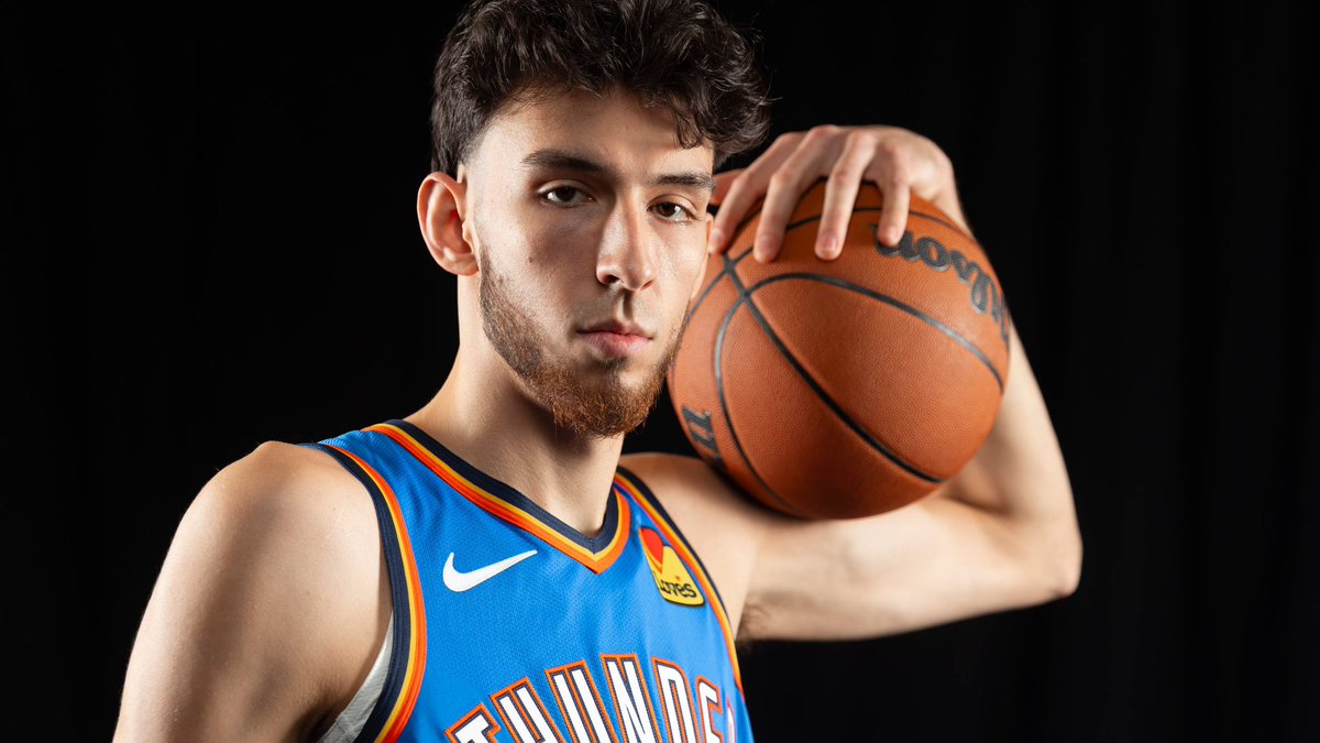 HoopFocusX's tweet photo. Chet Holmgren’s 1st quarter NBA debut

14 points
7 rebounds
1 steal
1 block
5/8 FGA https://t.co/YjDJDKKDGx