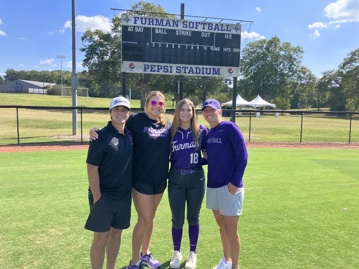 LoganGunter_18's tweet photo. I had an amazing visit this weekend at Furman University! Thank you @StaceyJW26 @CoachAHayes and @jwint11 for hosting me and my future teammates. I am so grateful for this opportunity and very excited for the next 4 years! GO DINS 💜⚔️ https://t.co/DN2El7h1Sz