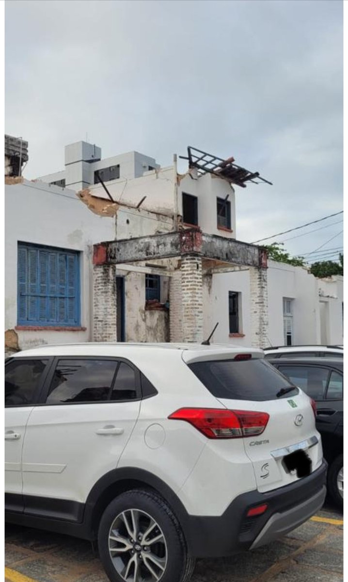 DepFelipeMaia's tweet photo. Hoje tive um momento de nostalgia e tristeza. A casa que serviu de residência oficial para os ex-governadores do RN, Aluízio Alves, Walfredo Gurgel, Cortez Pereira, Tarcísio Maia, Lavoisier e José Agripino foi vendida e irá servir de estacionamento para um clube social. https://t.co/jKZS4G4G2H
