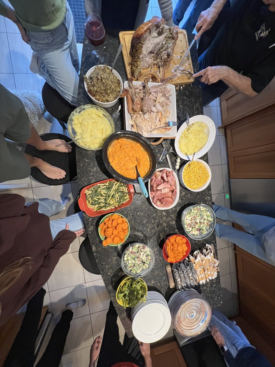 wloobourque's tweet photo. Long tradition of Lisa and I inviting out of town player over for Thanksgiving Dinner. Lots of fun. https://t.co/mFcdt0cmXJ