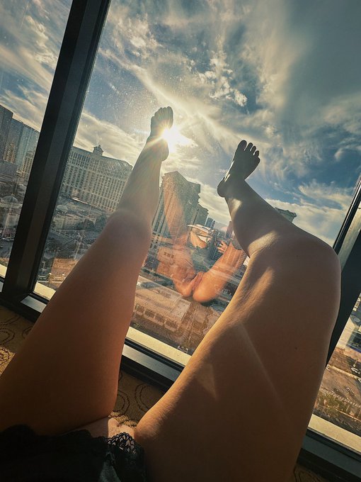 You know I&rsquo;m pressing myself up against the window so the pervs can peek 💋❤️🤤💦 https://t.co/eCpLF9Li<a href="/tag/nsfw"class="tags"><span>#nsfw</span></a>