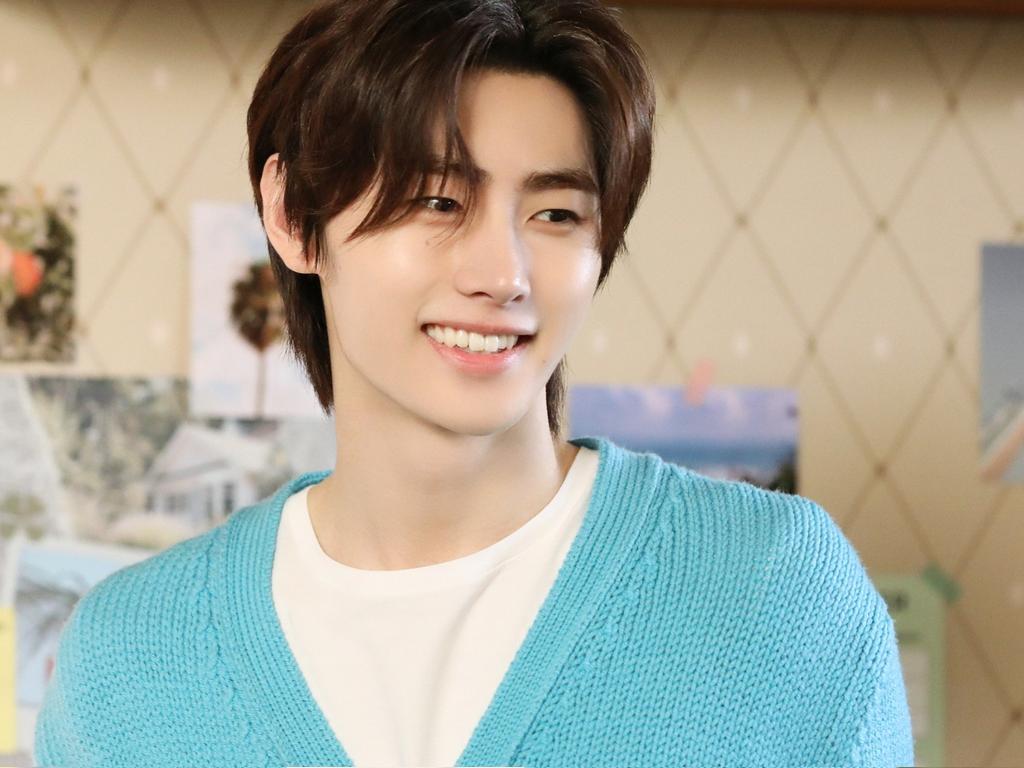 ycoiz's tweet photo. oh my daddy! | sunsun au
                        (aboverse)

yeshin (sn) didn't want an alpha but wants to have a baby so he made sure to pay enough those he mated with

kiko (sh) is his unemployed bestfriend from high school became his babysitter and stand as jazz dada https://t.co/1GfSNhrUHT