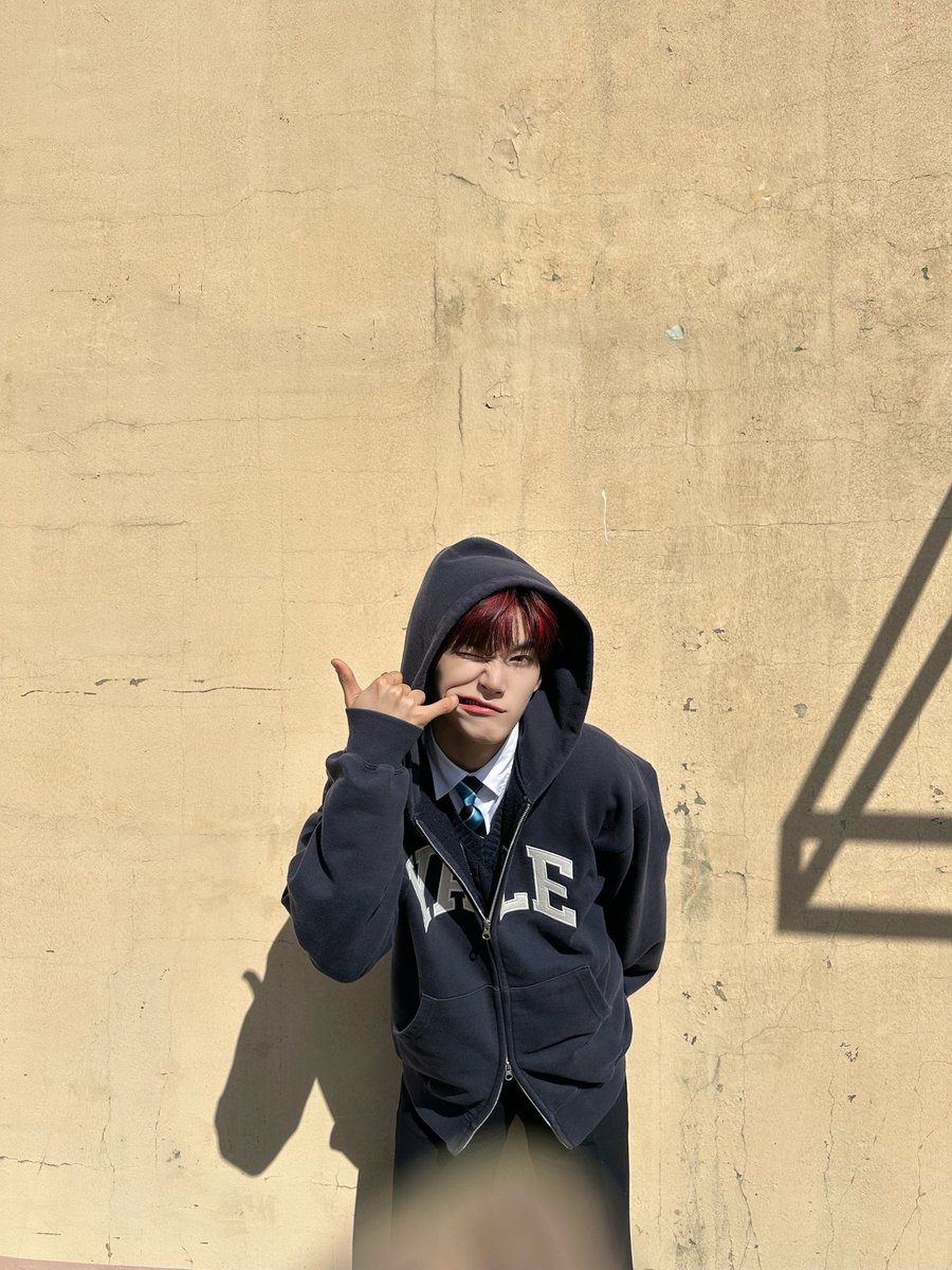 parkhanbiv's tweet photo. Selca vs took by someone. Let's choose! You had to choose only one. 👀 https://t.co/FPasPXNc1y
