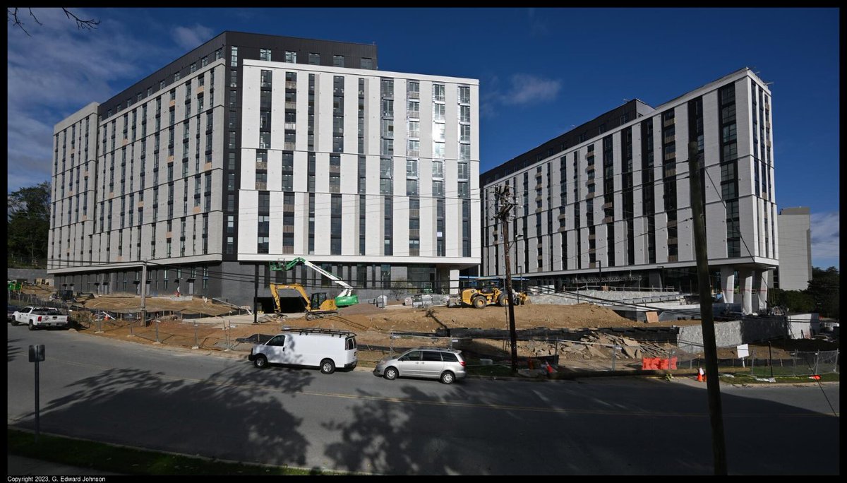 Here's the status of the construction of "The Astrid" apartments at Pooks Hill in Bethesda. blog.pagebypagebooks.com/2023/10/the-as…