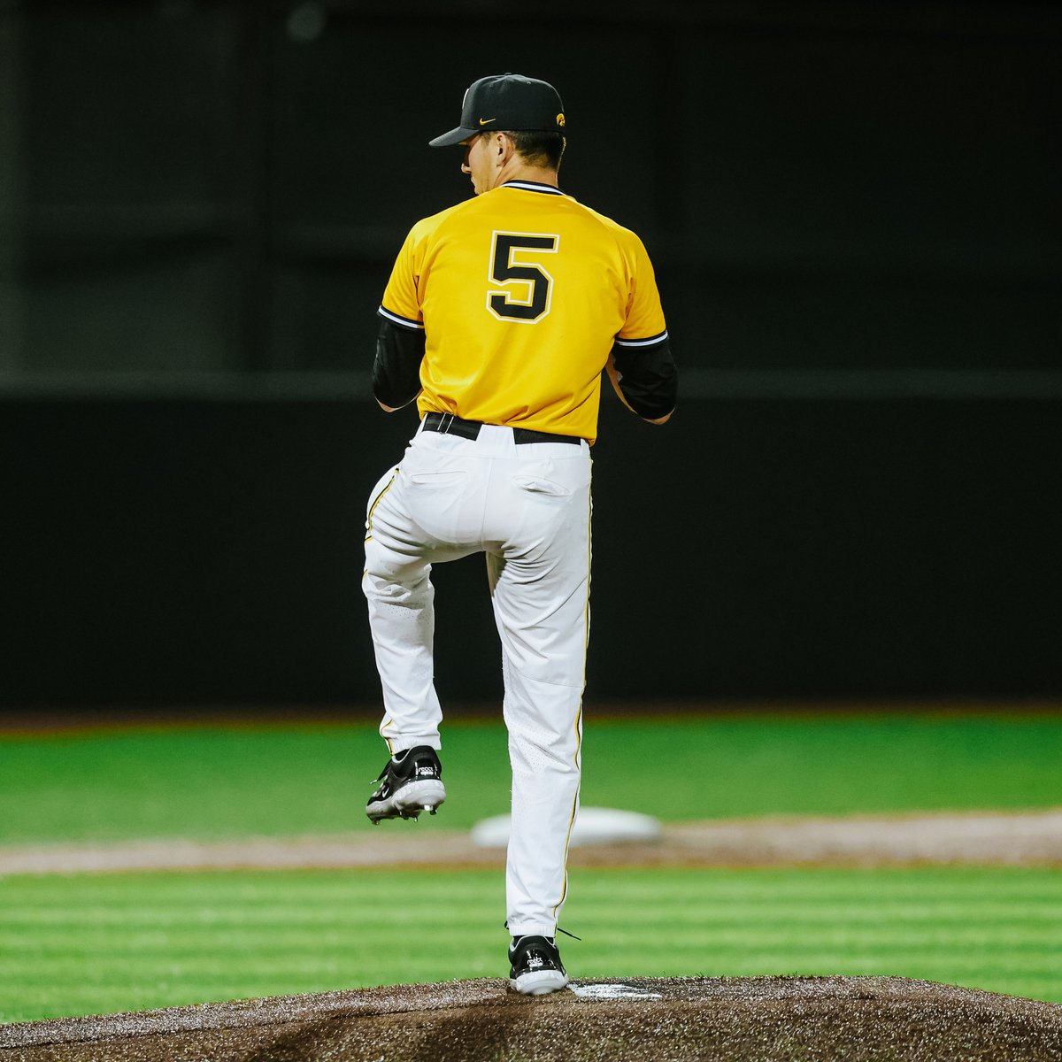 UIBaseball's tweet photo. 🪑🪑🪑

@ReeceBeuter 🤝 @JustinHackett18 

Both strikeout the side! 

M13 | Iowa 17, IHCC 2

#Hawkeyes https://t.co/7KJe4rYPz9