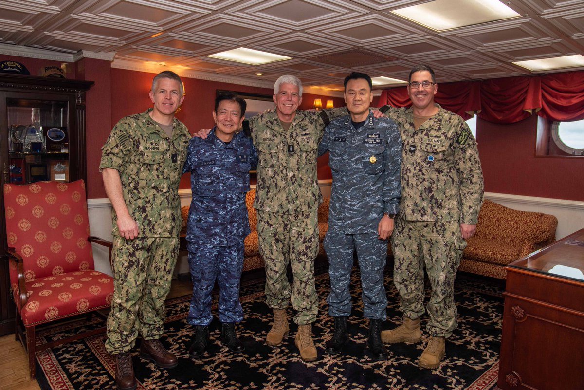 10月8日、第7艦隊司令官カール・トーマス中将は、海上自衛隊の自衛艦隊