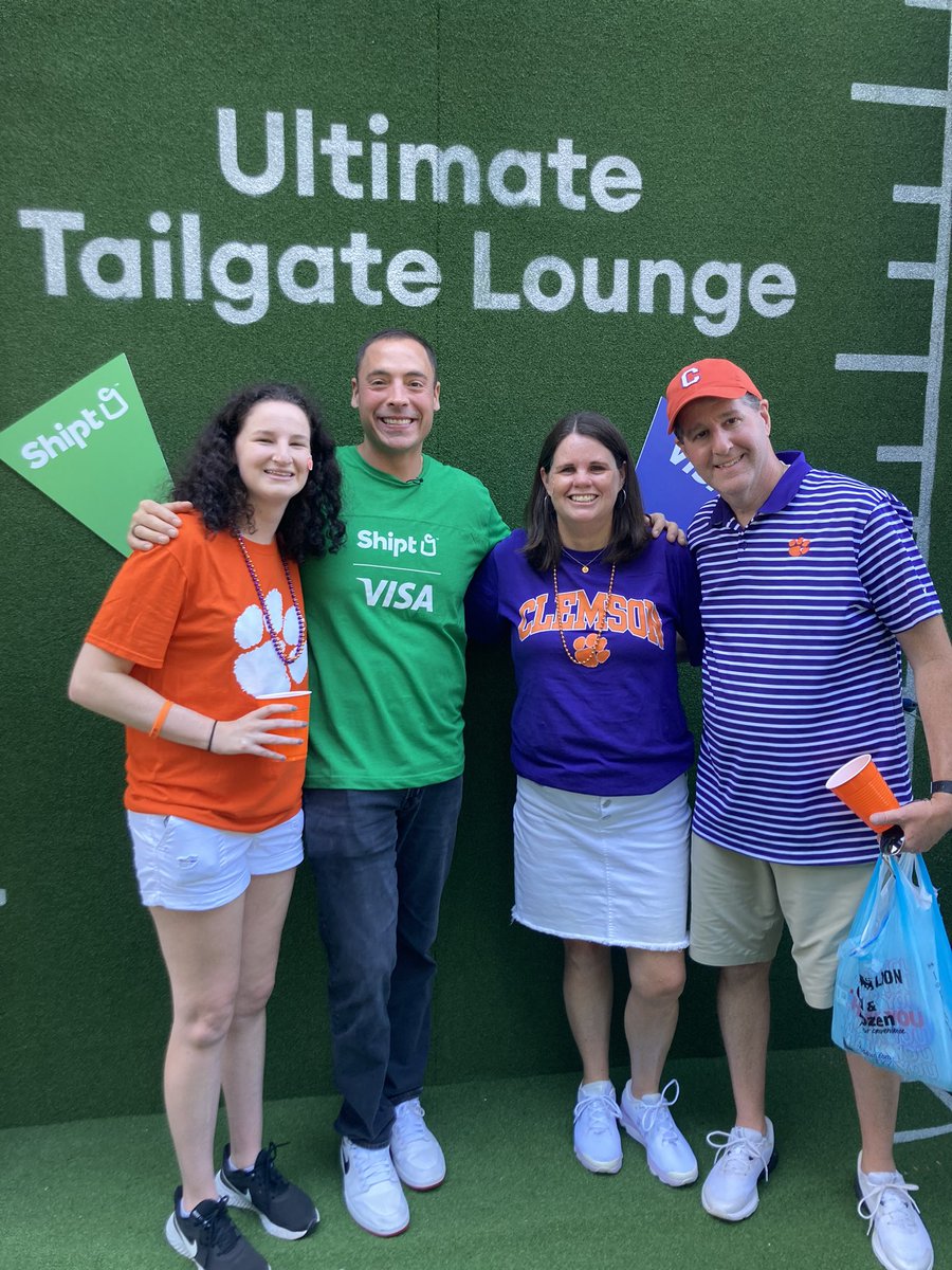 Clemson vs FSU part 3 - Food Network star and Chicago’s own Jeff Mauro was putting on a tailgate demo for Shipt and Visa before the game. We talked Alpine Subs, Johnnie’s Beef, OPRF, Fenwick and St. Ignatius. Really down-to-earth guy. Big fan. @JeffMauro