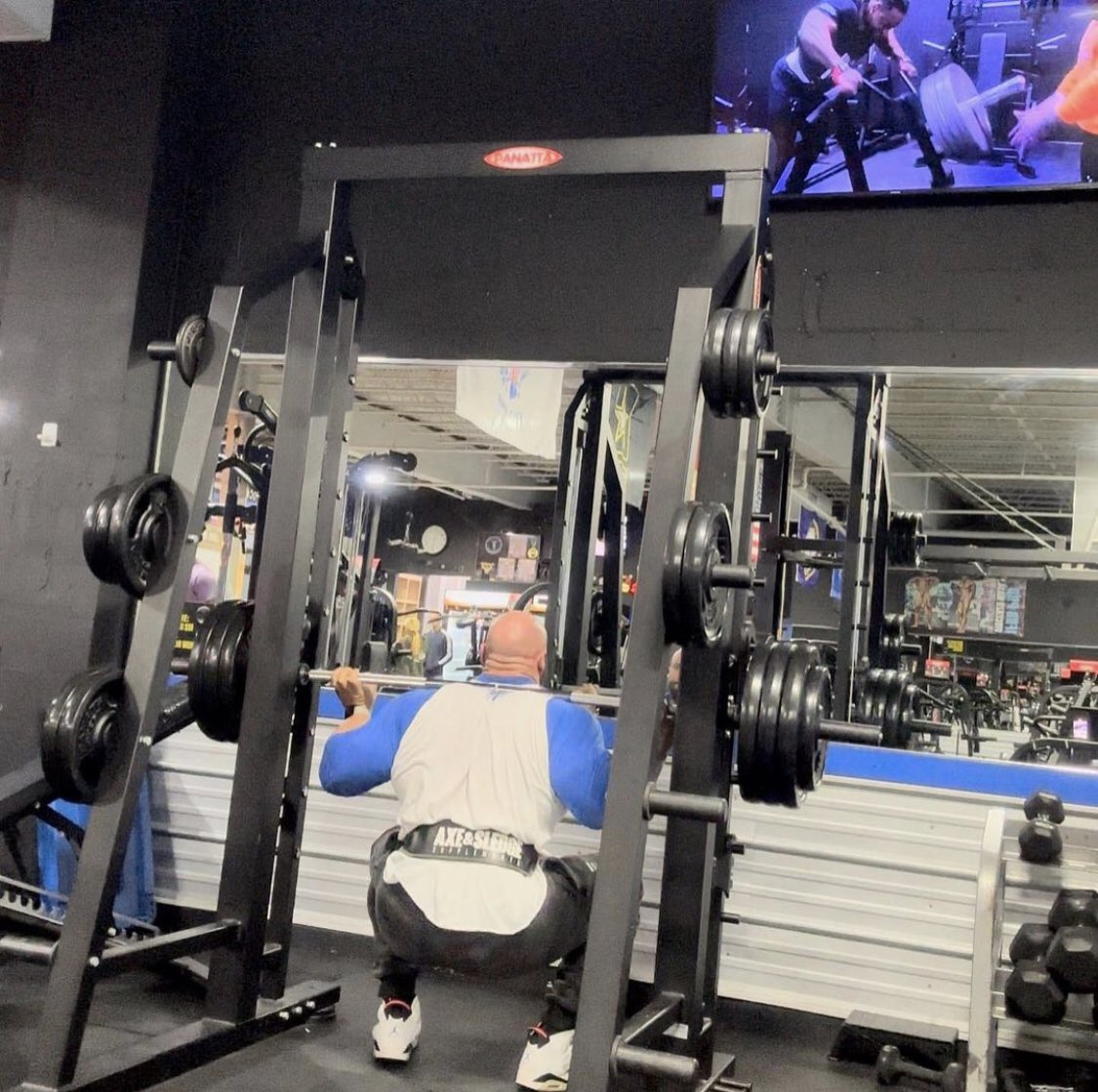 vincenzomasone's tweet photo. Great leg day 🦿

#Legday 
#Bodybuilding 
#Squats https://t.co/8BaNpvGrfT